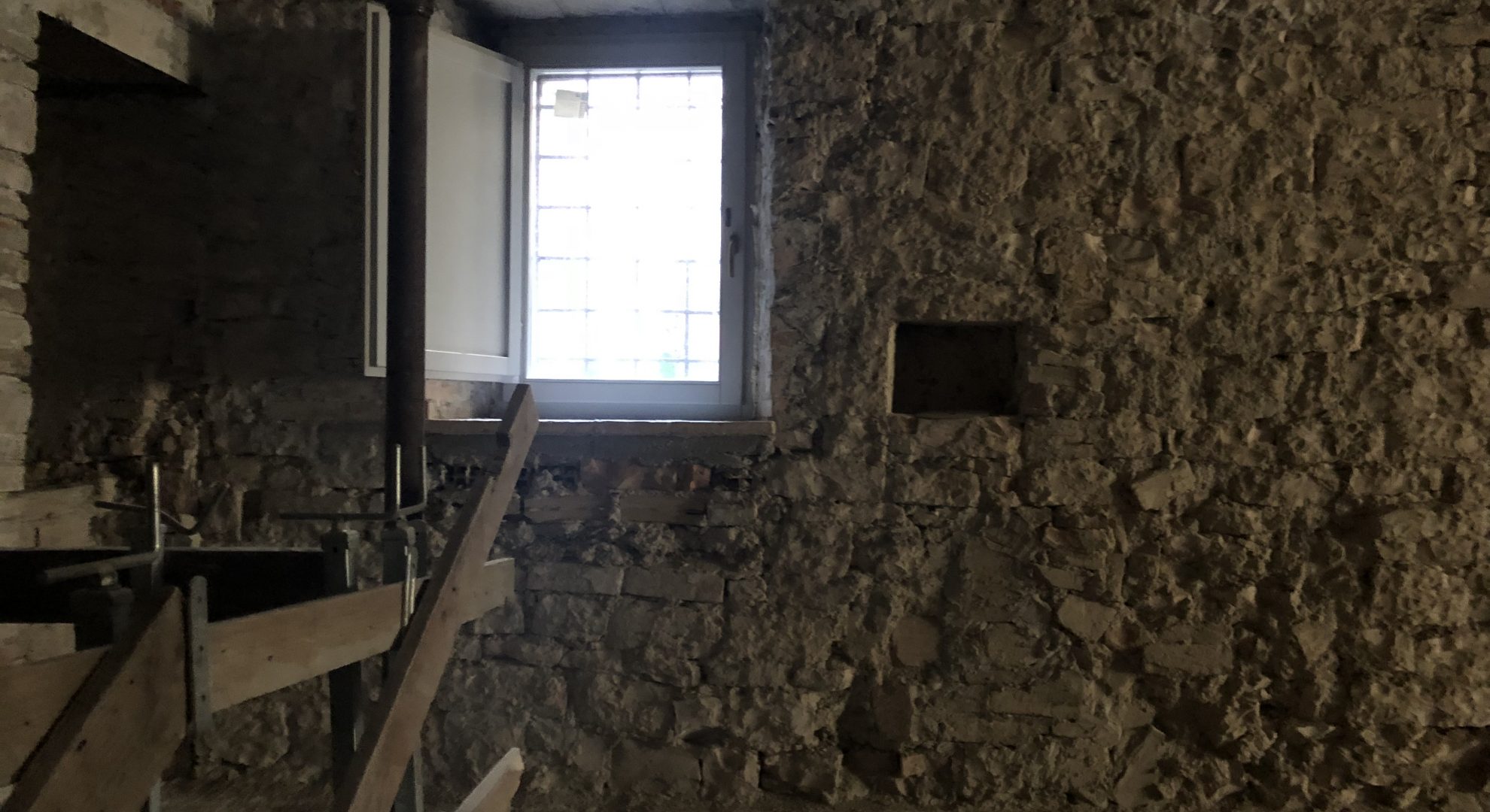 PALAZZETTO CENTRO STORICO INDIPENDENTE SU 3 LIVELLI