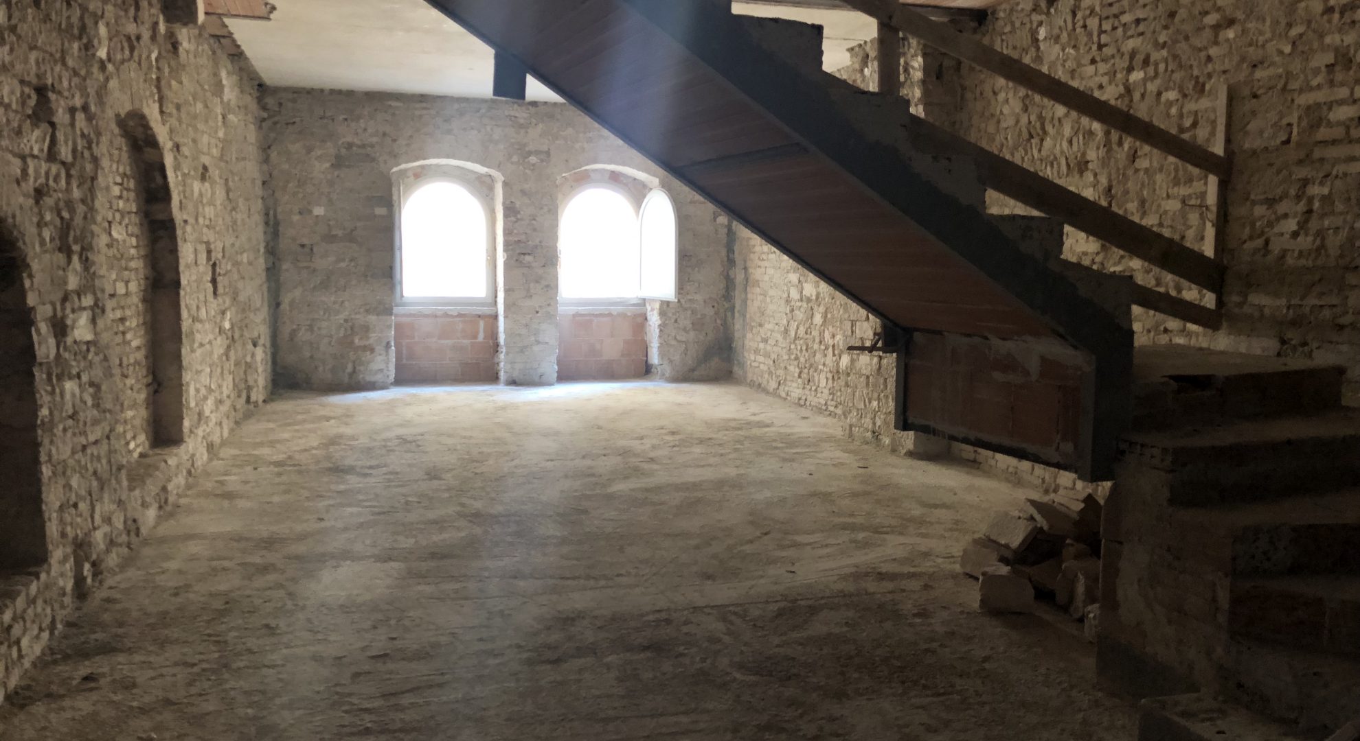 PALAZZETTO CENTRO STORICO INDIPENDENTE SU 3 LIVELLI