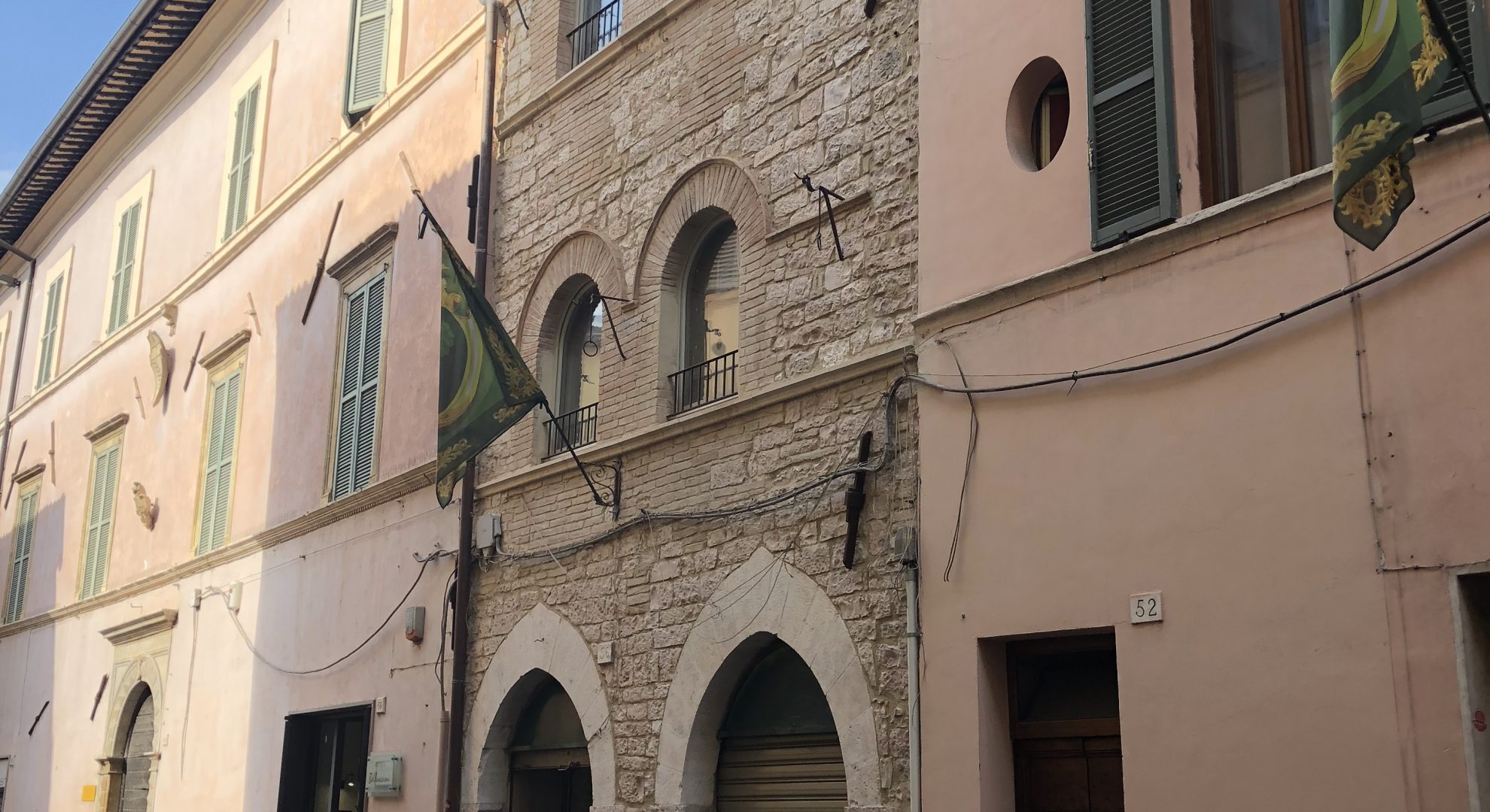 PALAZZETTO CENTRO STORICO INDIPENDENTE SU 3 LIVELLI