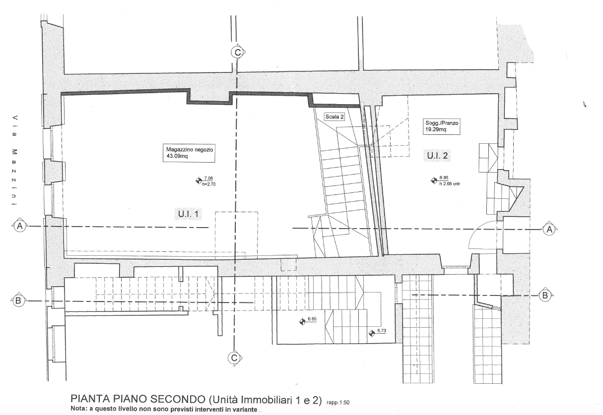 PALAZZETTO CENTRO STORICO INDIPENDENTE SU 3 LIVELLI